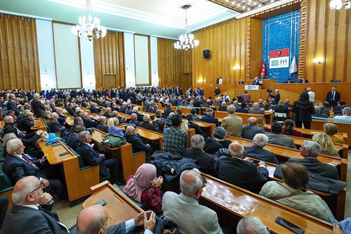 Türk yurduna Moğollar geldi, biz geri aldık!
Haçlılar geldi, biz geri aldık!
Rus geldi, Yunan geldi; Fransız, İtalyan işgal etti; İngiliz gasp etti, biz geri aldık.

Büyük Ortadoğu Projesi'nin eş başkanları!

"Ecdadımızın heybeti ma'rûf-i cihândır.
Fıtrat değişir sanma, bu kan