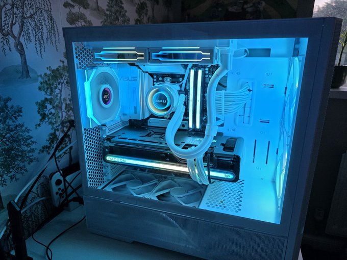 SAPPHIRE Technology (@sapphiretech) on Twitter photo Another SAPPHIRE NATION Community beauty of a build with our SAPPHIRE NITRO+ AMD Radeon RX 7700 XT 12GB! An awesome PC by <a href="/ultrachris73/">Chris Overley</a>
.
.
#RX7700XT #gamingsetup #SAPPHIREnation #AMD #Radeon #gamingcommunity Another SAPPHIRE NATION Community beauty of a build with our SAPPHIRE NITRO+ AMD Radeon RX 7700 XT 12GB! An awesome PC by <a href="/ultrachris73/">Chris Overley</a>
.
.
#RX7700XT #gamingsetup #SAPPHIREnation #AMD #Radeon #gamingcommunity