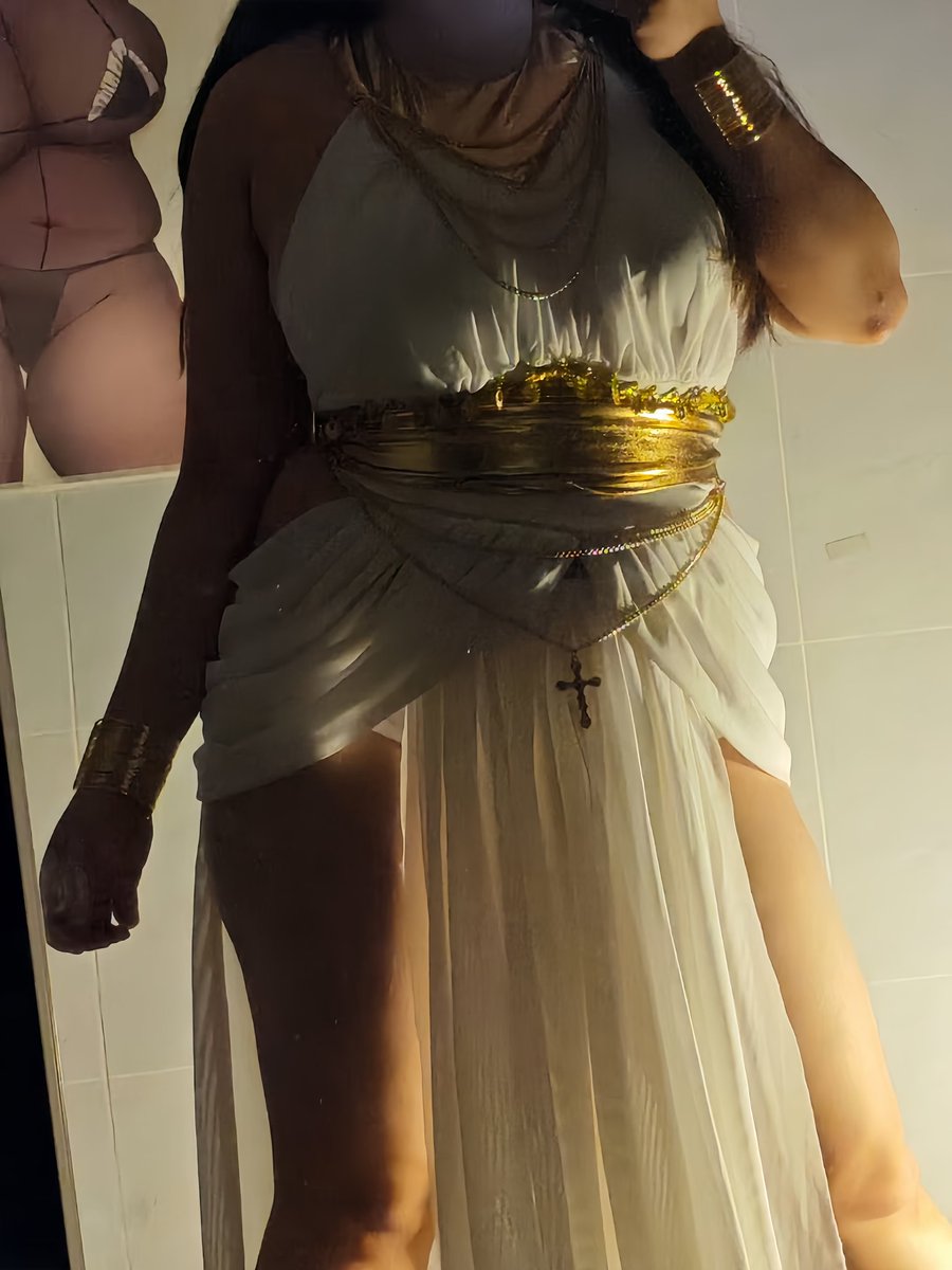 埃及胖后哈哈 感觉穿起来有点别扭 #微胖穿搭 #反差女大 #反差 #肉肉 https://t.co/WCSx9108WK