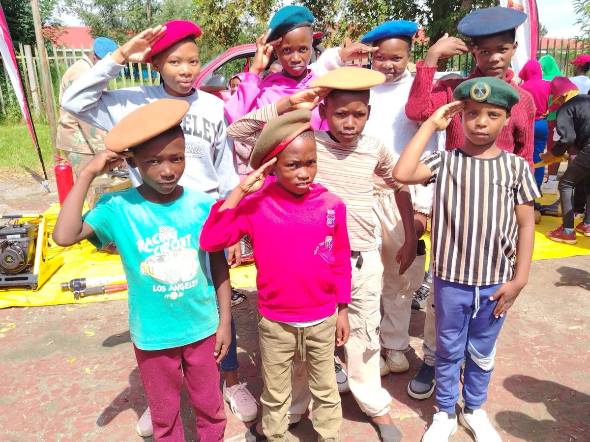 SANDF_ZA's tweet image. #SAArmy Article || SA Support Base Johannesburg Conducted School Holidays Community Outreach in Conjunction with the City of Johannesburg.

facebook.com/share/p/198PS8…

#SANDF
#SAArmySupportFormation
#PrideOfLions
#SANDFOutreachProgramme