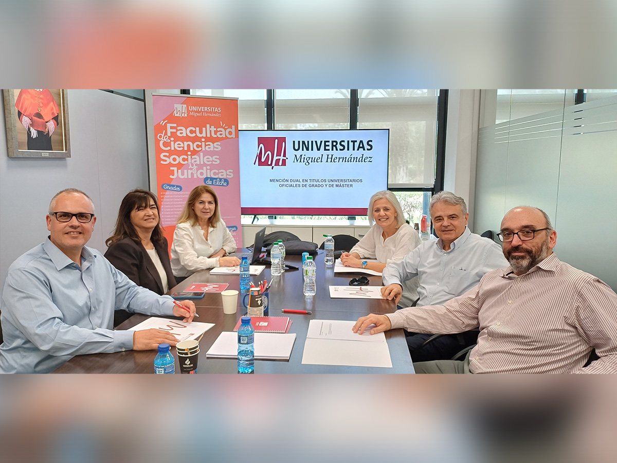 Encuentro en la UMH de decanos/as de Economía y Empresa de las 5 universidades públicas valencianas para debatir sobre Mención Dual e IA en docencia. Compromiso conjunto por una formación innovadora y de calidad. #UMH #Economía