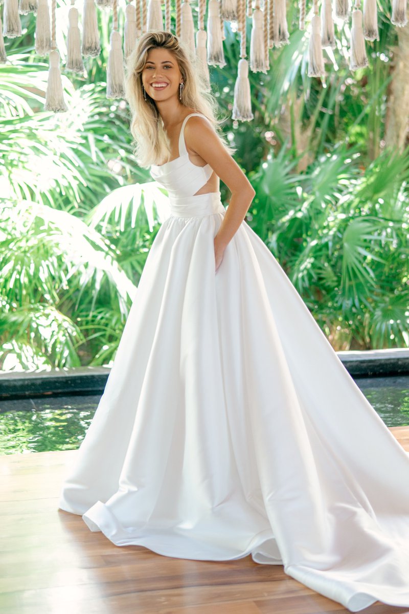 IvoryandBeau's tweet photo. Sample Sale Alert! 💍 The Melora Gown by Wtoo by Watters is available in size 10—luxe Mikado, strapless sweetheart neckline &amp; a dramatic pleated skirt. Timeless meets bold. Shop now ➡️ https://t.co/y8c0F7M4hP #BridalSale #WtooByWatters https://t.co/x9ZH7VOTik