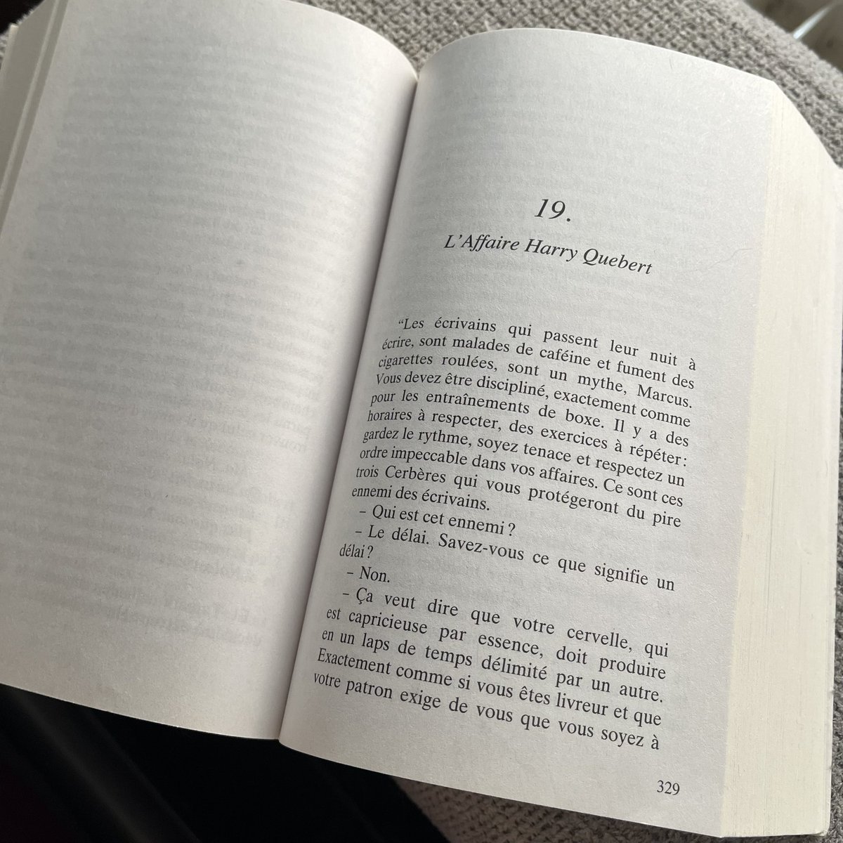 sufjandh's tweet photo. je l’ai commencé hier, je le dévore littéralement, la différence d’âge m’a bcp trop freiné au début mais mtn j’veux juste savoir QUI EST NOLA et que lui est-il arrivé https://t.co/9GNmXrHUDd