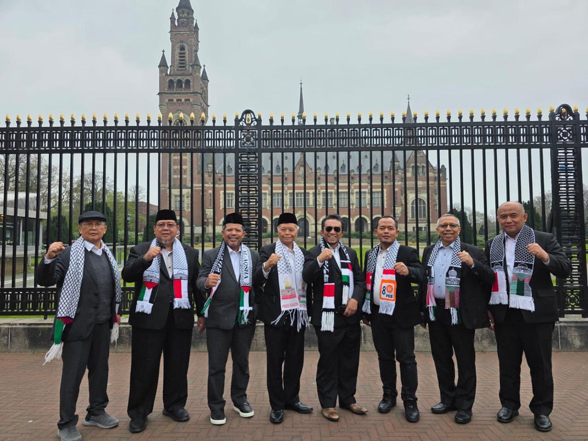 HNW Bersama Delegasi Fraksi PKS Sampaikan Dukungan Langsung ke Mahkamah Internasional agar Advisory Opinion Soal Ilegalnya Pendudukan Israel atas Palestina serta Penghentian Genosida Dapat Segera Dilaksanakan

Wakil Ketua MPR RI yang juga Anggota DPR RI Hidayat Nur Wahid bersama