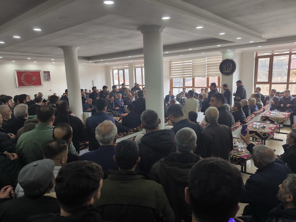 suleymansoylu's tweet photo. Muş Hasköy’e geldik.
Ağabeyimizin, dostumuzun taziyesine…
Hikmet Karayel sadece belediye başkanlığı yapmadı; çocukla çocuk, büyükle büyük oldu.
Aileler ve kişiler arasındaki barışın güvenilir ismiydi.
Ailesine, aşiretine, Hasköyümüze ve dostlarına tekrar başsağlığı diliyorum.
Allah rahmet eylesin, mekânı cennet olsun.

Muş İl Başkanımız Melik Emre, Bitlis Belediye Başkanımız Nesrullah Tanğlay, önceki dönem Muş Belediye Başkanımız Feyat Asya ve tüm dostlarımızla birlikte ziyarette bulunduk.
Sağolsunlar