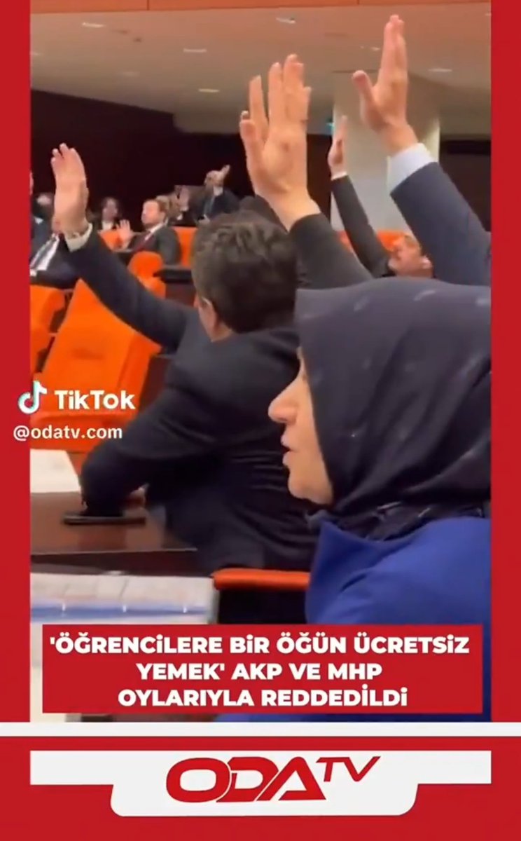 comlekcitanri's tweet photo. öğrencilere bir öğün ücretsiz yemek akp ve mhp oylarıyla reddedildi.
(oda tv haberi) https://t.co/P3PljyUrNz