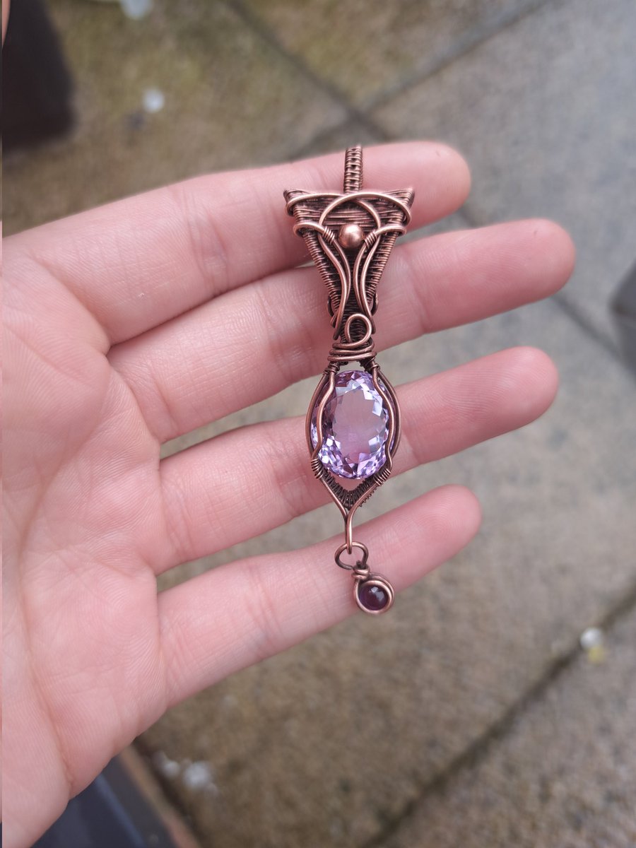 MeganLeigh0897's tweet photo. This amethyst is just incredible 🫣 https://t.co/dvyjXKDUyM