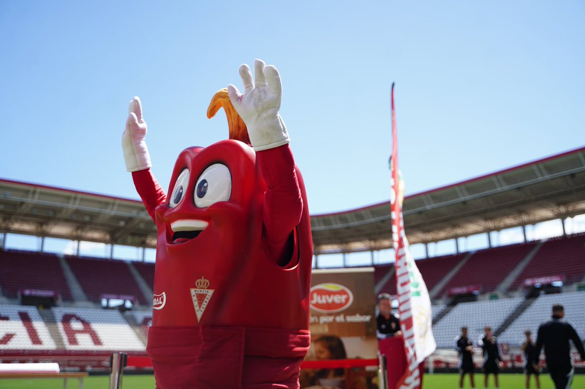 realmurciacfsad's tweet photo. 🤩 Los alumnos del Clinic de Semana Santa han recibido una visita muy especial...

👋🌶️ @achopimenton 

💯 Un producto 100% Real Murcia.  

✍️  Apúntate para la segunda semana aquí: https://t.co/UuzvEyFGks https://t.co/BEaHBb9tKM
