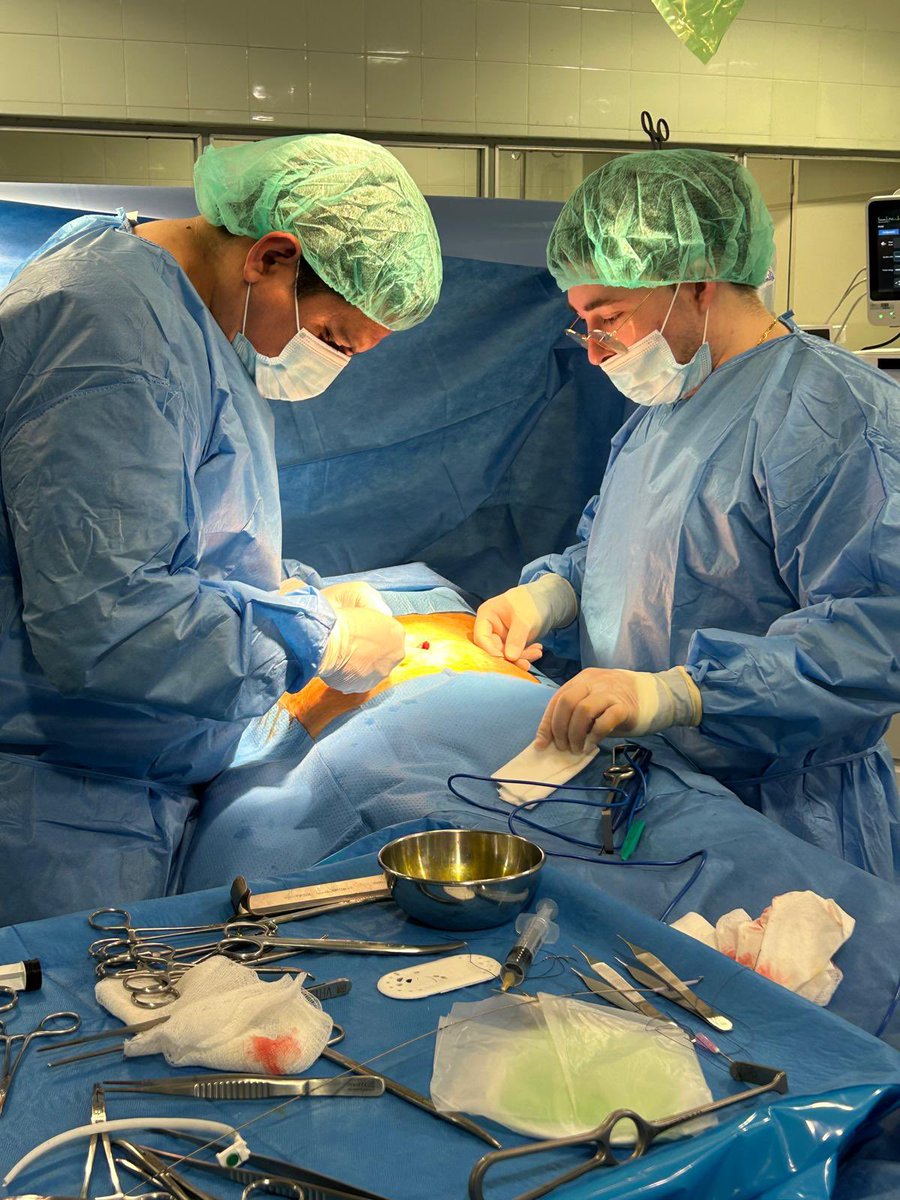 Nefrologia Hospital Universitari Vall d'Hebron (@nefrologiavh) on Twitter photo Continuamos con Nefrología Intervencionista en #Nefrología Vall d´Hebron. Colocando un catéter de Diálisis Peritoneal. #MIR2025 <a href="/OriolBestard/">oriol bestard</a> <a href="/maazancot/">María Azancot</a> <a href="/JuancaLeonRoman/">Juan Leon Roman</a> <a href="/PepaSolerR/">Maria Jose Soler</a> <a href="/NestorToapantaG/">Nestor Toapanta Gaibor</a> Continuamos con Nefrología Intervencionista en #Nefrología Vall d´Hebron. Colocando un catéter de Diálisis Peritoneal. #MIR2025 <a href="/OriolBestard/">oriol bestard</a> <a href="/maazancot/">María Azancot</a> <a href="/JuancaLeonRoman/">Juan Leon Roman</a> <a href="/PepaSolerR/">Maria Jose Soler</a> <a href="/NestorToapantaG/">Nestor Toapanta Gaibor</a>