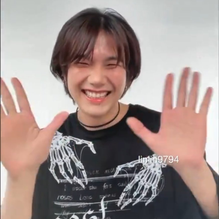 HIS HAIR ??!!!
<a href="/JakeB4rever/">BIU.</a> PLS DON'T CUT UR HAIR 🥺🙏🏻