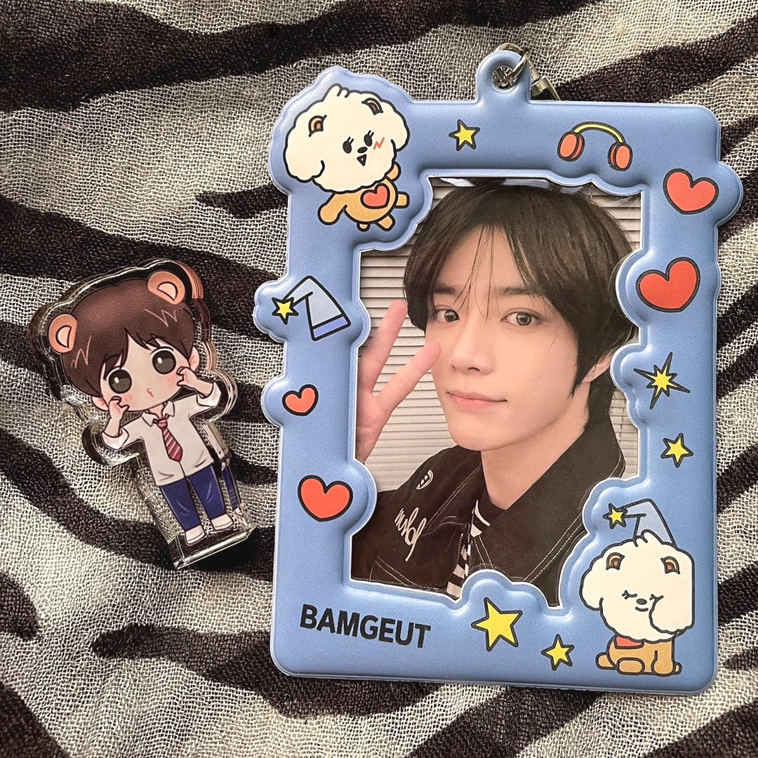 杋圭生日應援上架🎂🐻

雖然中間因為一些波折晚了一個月🥺

🎁 生日應援禮：
6cm 壓克力(熊熊圭 ver.) / 加厚無底座款

📦 發放方式：
線上發放／賣貨便$20 不內退 + 賣貨便運費38元

🔗賣場連結下收
🔎詳細資訊可參考IG

#beomgyu #범규 #TXTfanart