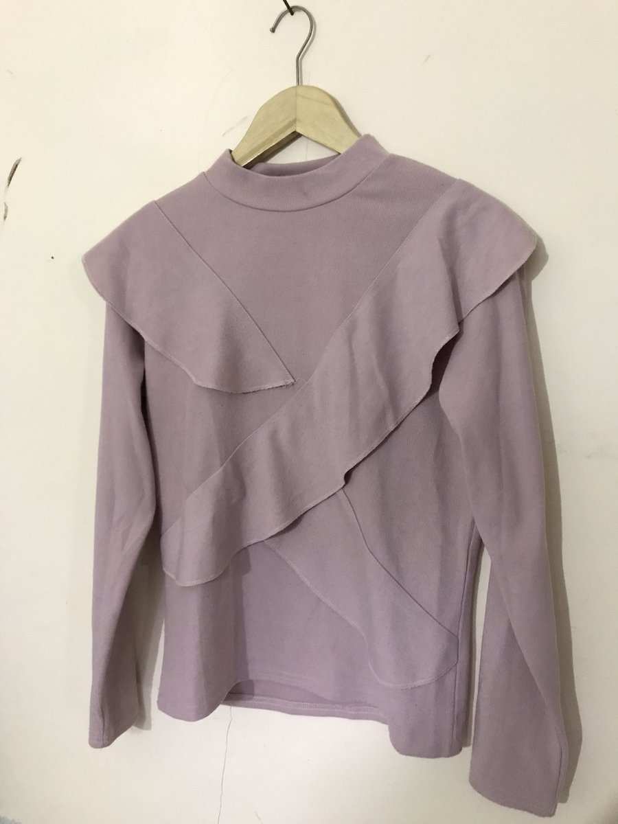 gelaato0's tweet photo. cardigan hitam 10k
kemeja salur 15k
blouse kotak2, 20k
blouse pink 15k https://t.co/wo95aXot4w