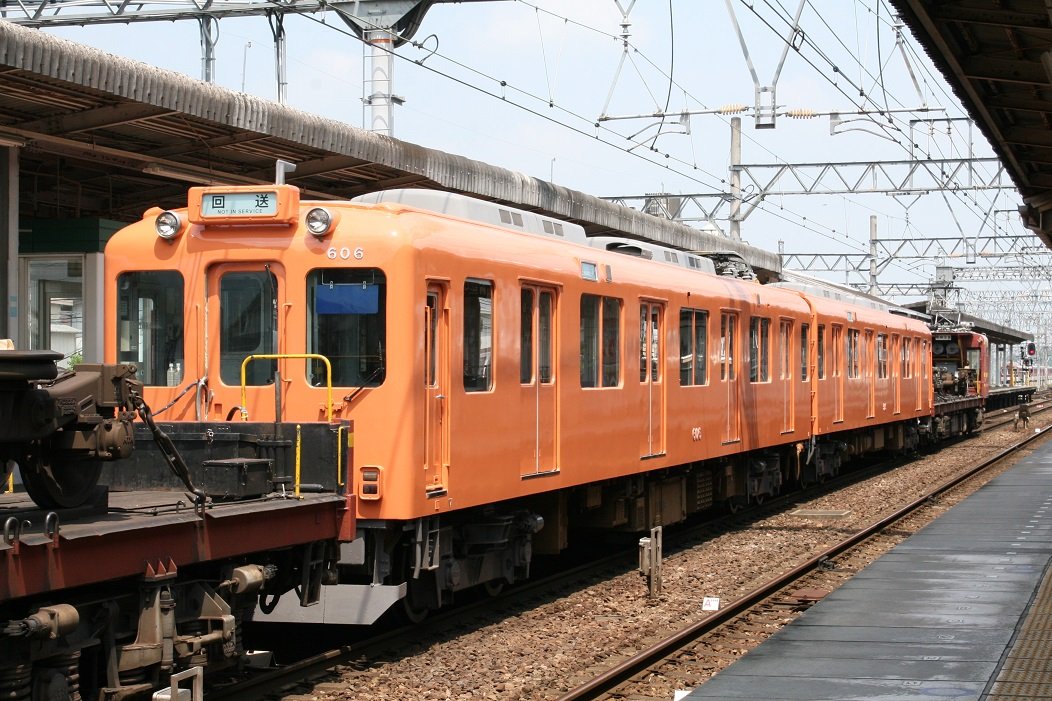 EZ3R0dzxazjI4B7's tweet photo. 元近鉄車のハロゲンライトで唯一残っていたラビットカー(D06)が塩浜に入場したようです。
とうとうLED化になってしまうのでしょうかね😢
＃養老鉄道 ＃ラビットカー ＃D06 https://t.co/vNTDLSzP02