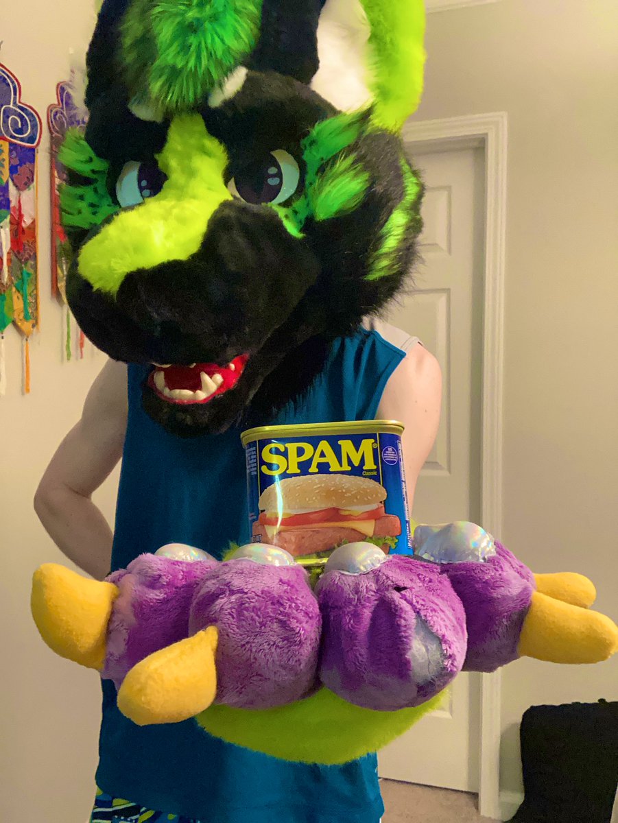Kurt_Be_Running's tweet photo. Y’all tying to munch some SPAM with this dragon? https://t.co/IoI6Omgrew