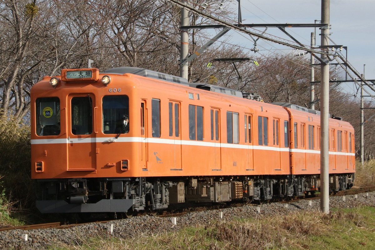 EZ3R0dzxazjI4B7's tweet photo. 元近鉄車のハロゲンライトで唯一残っていたラビットカー(D06)が塩浜に入場したようです。
とうとうLED化になってしまうのでしょうかね😢
＃養老鉄道 ＃ラビットカー ＃D06 https://t.co/vNTDLSzP02