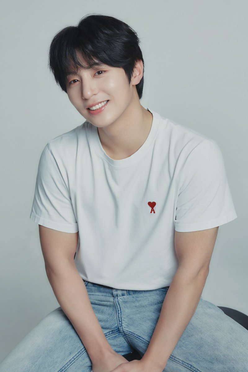 SUNGYOONLOOKS's tweet photo. 🤍
#최성윤 #CHOISUNGYUN #와이 #Y
#골든차일드 #GOLDENCHILD https://t.co/l7oGVwHe6m