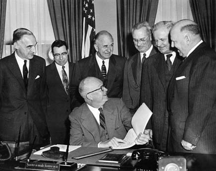 IkeLibrary's tweet photo. "...I had a preceptor, for whom my admiration has never died, and he had a favorite saying, one that I trust I try to live by. It was: always take your job seriously, never yourself."

~President Dwight D. Eisenhower, 9/21/1953.

Image: Eisenhower Presidential Library (80-28-4). https://t.co/O3CaA75oE4