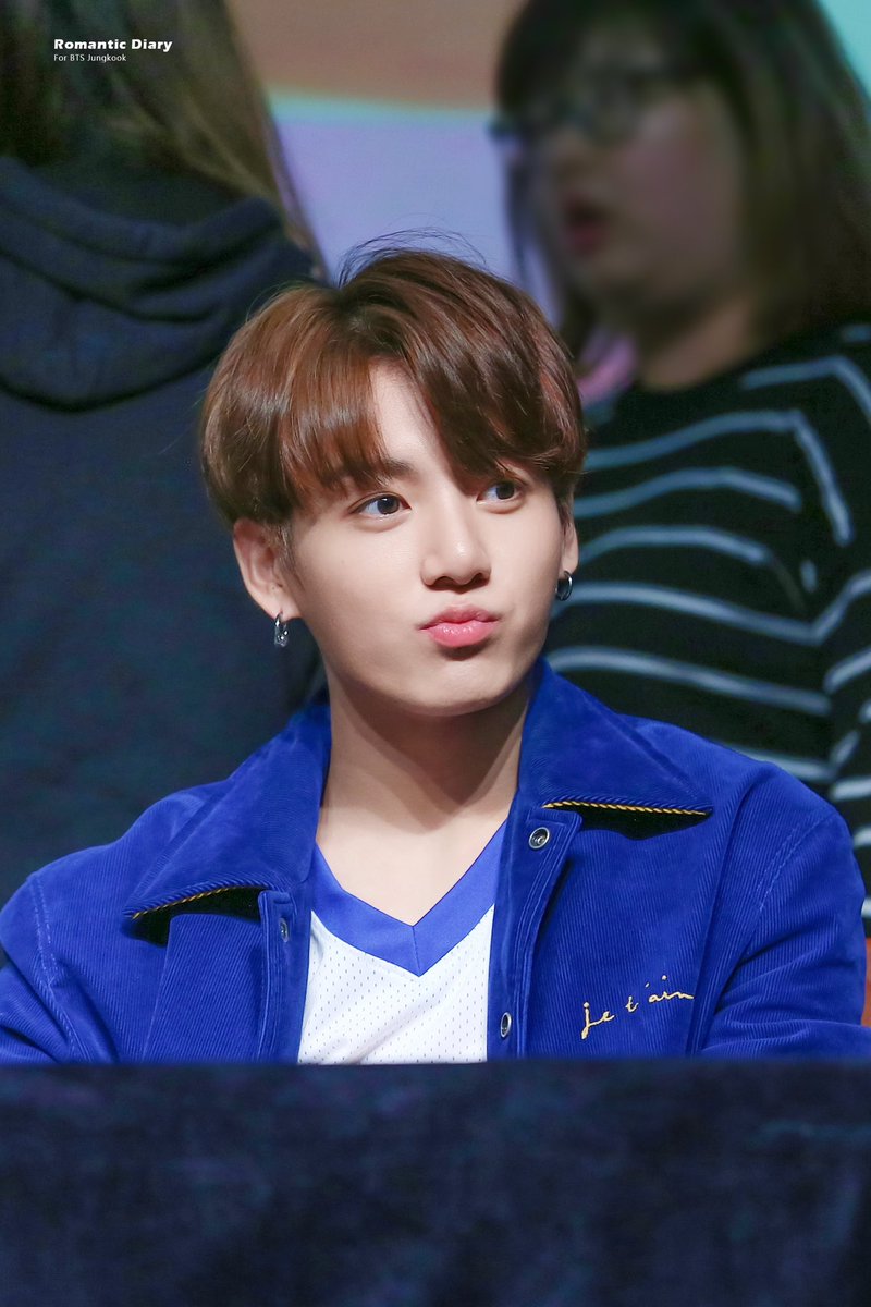 RomanticDiaryJK's tweet photo. 挑战退伍前每天解锁一张未公开 D-56✅
171001 soundwave fansign
#JUNGKOOK #JK #정국
#BTS #방탄소년단 @BTS_twt https://t.co/hzwsGRIqXm