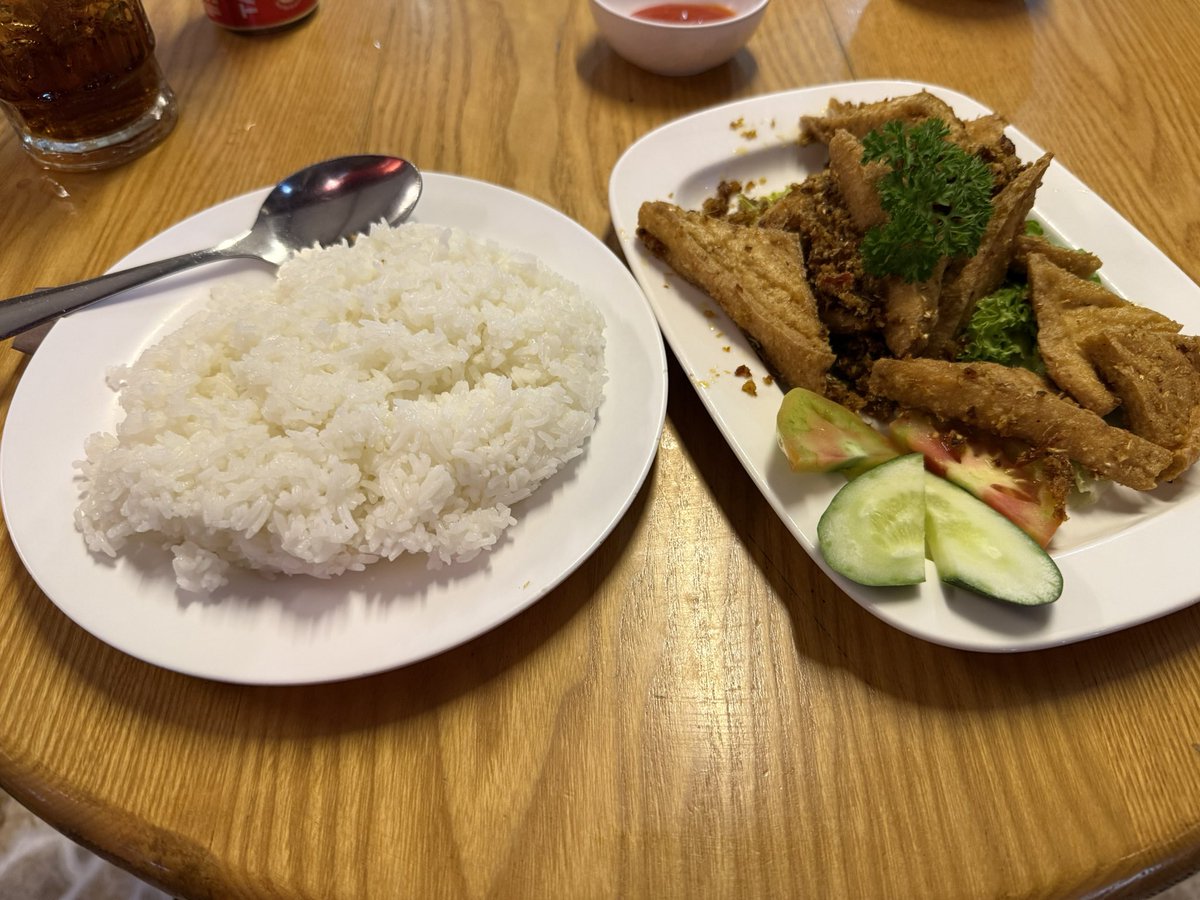 Others: Don’t travel to Vietnam🇻🇳 there’s no veg food there!

Me: 🤦🏽‍♂️ 

Don’t listen to such people, Veg food is available if not in all restaurants but still very accessible and then there are Indian restaurants!🤷🏽‍♂️