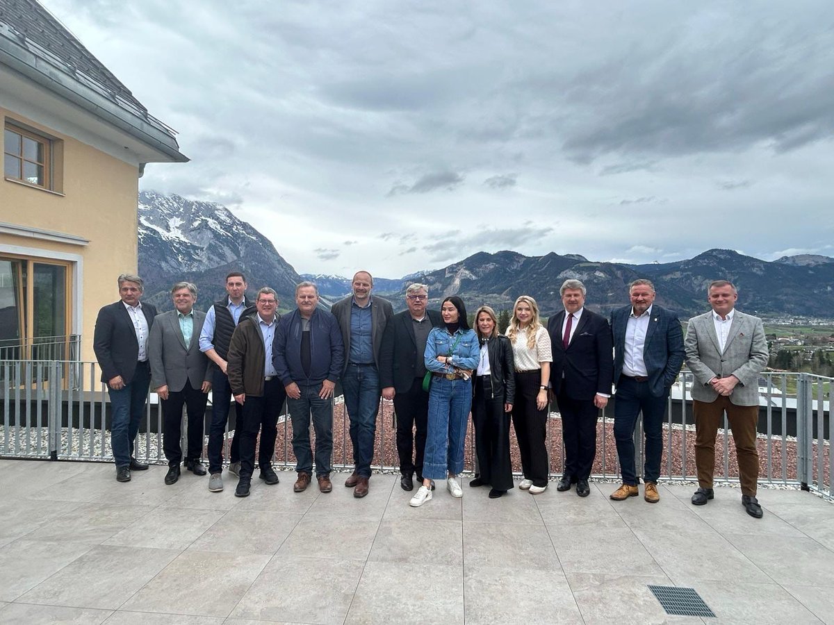 EP_Petitions's tweet photo. A delegation from @EP_Petitions concluded a fact-finding visit to Austria, focusing on wolf population management and the impact of the EU Deforestation Regulation on 🇦🇹 forestry industry.

Read the statement by Chair @Bogdan_Rzonca following the visit: https://t.co/DytnPkPVSv https://t.co/Zx8dmJ5bjZ