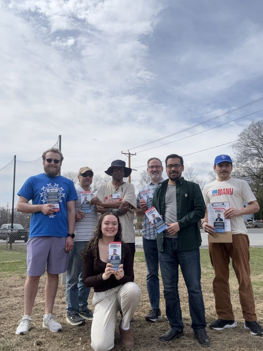 danielatonna's tweet photo. Our campaign collected 262 signatures from Poughkeepsie Ward 8 voters (3.5 times the minimum to be on the ballot)! Our vision for a city that resists Trump, replaces lead pipes, repaves roads and protects tenants and homeowners is resonating. Come canvass: https://t.co/8EUAKYf5a4 https://t.co/umVUSXZ8uo