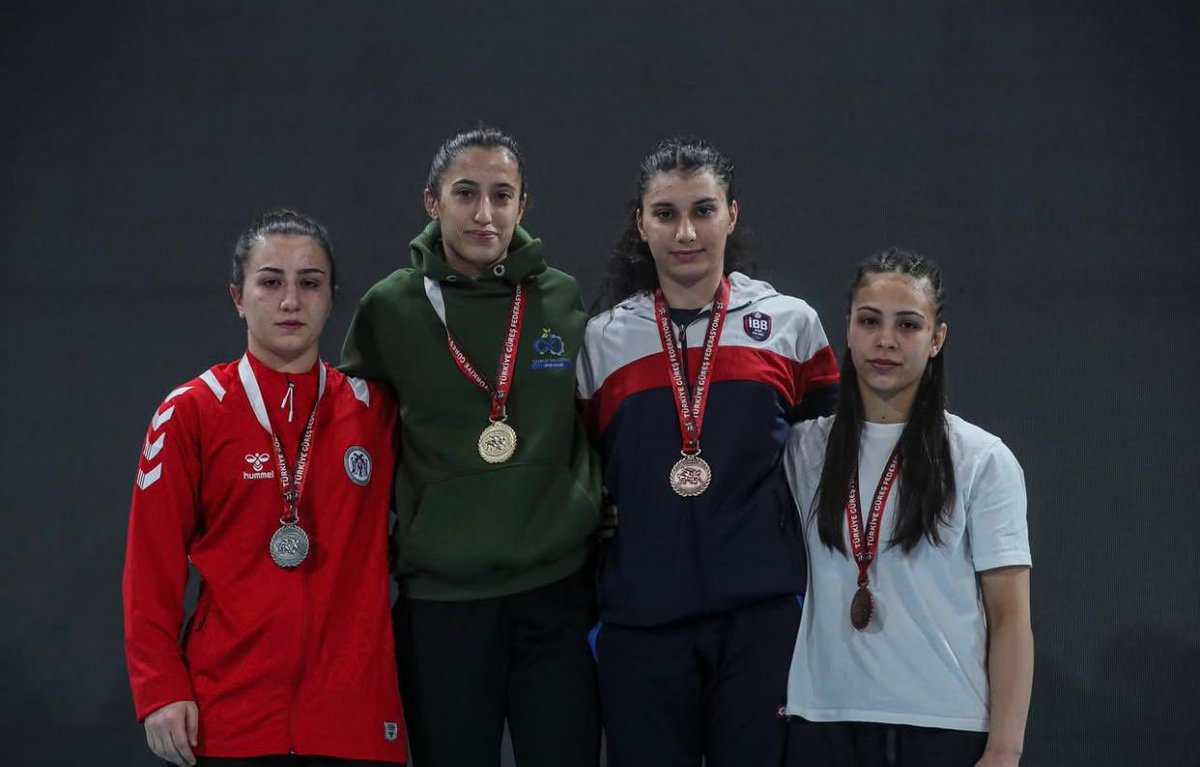 🤼‍♀️Çorum’da düzenlenen U20 Güreş Türkiye Şampiyonası’nda Kadın Takımımız 2 altın, 2 gümüş, 3 bronz madalya kazanarak takım halinde şampiyon oldu.🏆👏👏👏

🤼‍♂️U20 Serbest Takımımız ise şampiyonayı 1 altın, 1 gümüş, 1 bronz madalya ile tamamladı.👏👏

U20 Kadın Takımımız Sonuçları