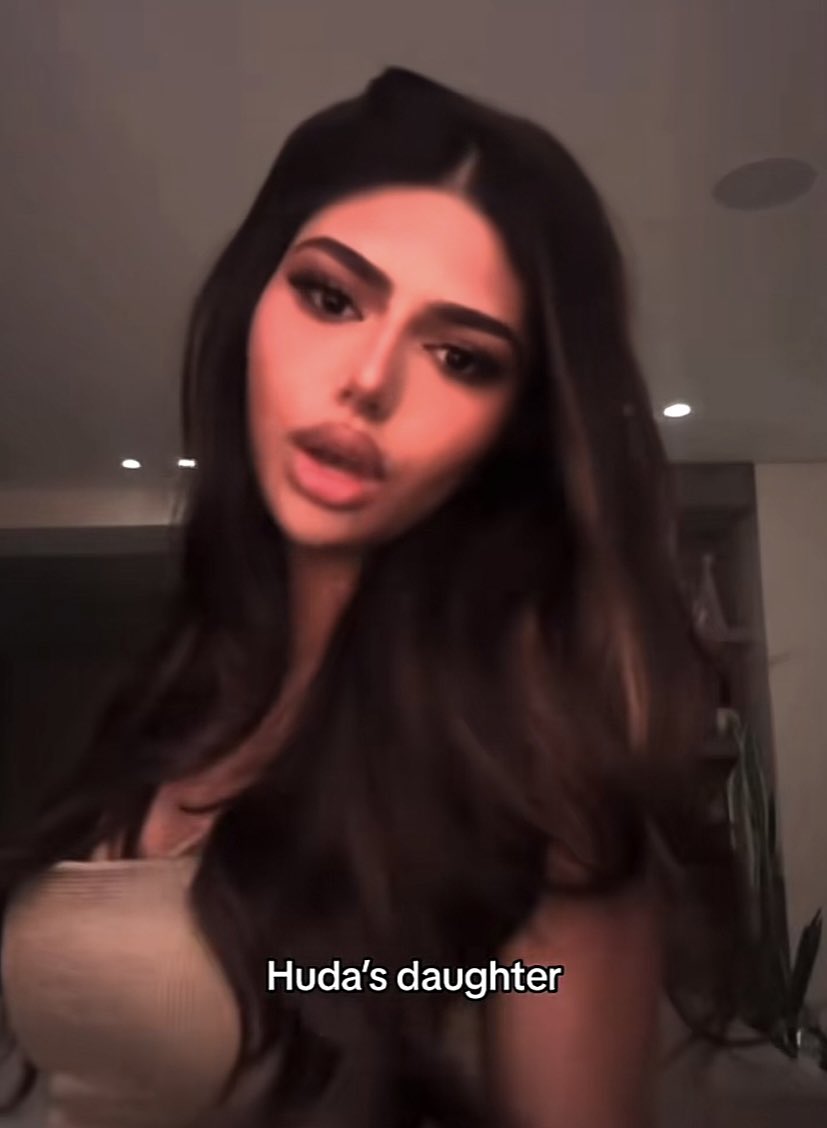 aynasmind's tweet photo. La fille de Huda Beauty a seulement 13 ANS et a refait son nez, ses lèvres, son corps… c’est une FO-LIE https://t.co/0fqH3PDddc