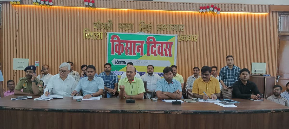 DmMuzaffarnagar's tweet photo. आज जिला पंचायत सभागार में आयोजित किसान दिवस में किसानों की समस्याएं सुनी गयीं।

किसानों की समस्याओं का समय रहते समाधान करने के निर्देश अधिकारियों को देने के साथ ही उपस्थित अधिकारियों द्वारा किसानों के हित में चलाई जा रही योजनाओं की जानकारी किसानों को उपलब्ध कराई गई।

जिले के एक जनपद एक उत्पाद योजना(ओ०डी०ओ०पी) उत्पाद गुड़ के संदर्भ में जिले के कोल्हू संचालकों को गुड़ की पैकेजिंग, ब्रांडिंग एवं मार्केटिंग पर प्रकाश डालते हुए अवगत कराया गया कि ओ०डी०ओ०पी के तहत कोल्हू संचालकों को ऋण उपलब्ध कराया जायेगा तथा उन्हें उच्च स्तरीय प्रशिक्षण दिया जायेगा। 

इसके साथ ही कोल्हू उद्योग के क्षेत्र में अच्छा कार्य करने वाले कोल्हू संचालकों को ब्रांड एम्बेसडर के रूप में नेतृत्व प्रदान किया जायेगा तथा किसानों को उन्नत किस्म के गन्ने का उत्पादन कर अपनी आय बढ़ाने के लिए प्रोत्साहित किया गया।

@CMOfficeUP @UPGovt @ChiefSecy_UP
