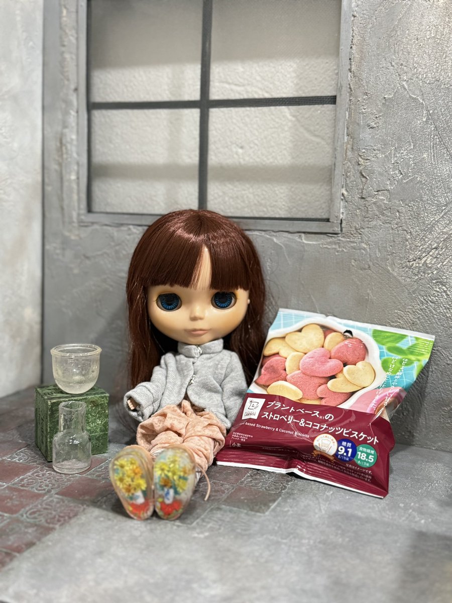 #深夜のおやつドール一本勝負

ロカボおやつ
プラントベースのストロベリー&amp;ココナッツビスケット🍓🥥🍪

糖質と小麦粉をちょっとでも減らす努力をば…っ

#ソールの中の世界
#ブライス   #ピュアニーモ #チェリー     #blyth  #Pureneemo #cherry
#ハンドメイド #スウィミー #球体関節人形 #myoudoll