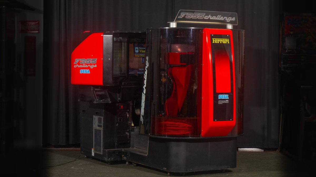 fourd0323's tweet photo. 【探しています】  
SEGAの伝説的アーケードゲーム「F355 Challenge DX Cabinet（3画面・MT・クラッチ付き）」を東京都内でまだ遊べるゲームセンター、ご存じの方いらっしゃいますか？  
どうしてももう一度あの筐体で走りたいです…。  
情報お待ちしております！

#F355チャレンジ https://t.co/Coa15MoQpy