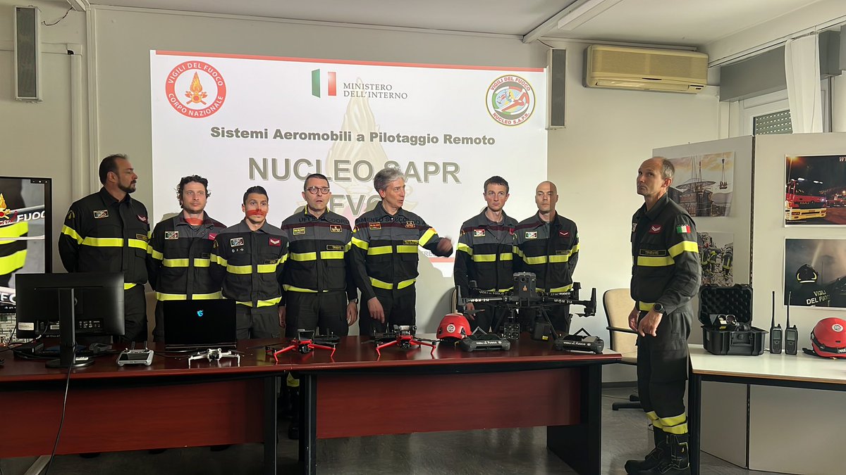Sono 5 i #droni ora a disposizione dei <a href="/vigilidelfuoco/">Vigili del Fuoco</a> del #Fvg, che consentiranno anche #ricerche #notturne di #dispersi. Prossimo passo, la possibilità di #ricerca agganciandosi ai #cellulari <a href="/TgrRaiFVG/">Tgr Rai Friuli Venezia Giulia</a>