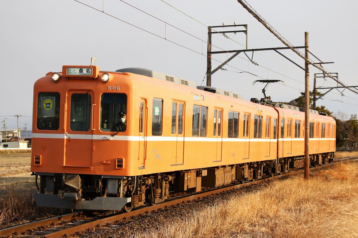 EZ3R0dzxazjI4B7's tweet photo. ラビットカー(D06)が塩浜に入場。元近鉄車で唯一最後まで残っていたハロゲンランプも出場時にはLED化になり、もうハロゲンランプの姿は見納めかな？😢
＃養老鉄道 ＃ラビットカー ＃D06 https://t.co/chaK03YsYS