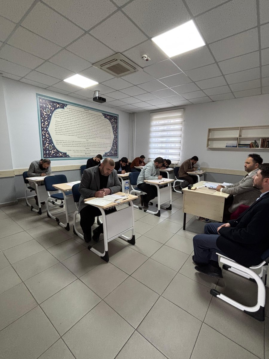 diihtisas's tweet photo. Diyanet İşleri Başkanlığının düzenlemiş olduğu, 2025 - 2026 Eğitim ve Öğretim döneminde Yüksek İhtisas Kursu almak isteyen din görevlillerine yönelik , Diyarbakır Dini Yüksek İhtisas Merkezinde İhtisas Giriş Sınavı gerçekleştirildi. https://t.co/NAkpYP8QtQ