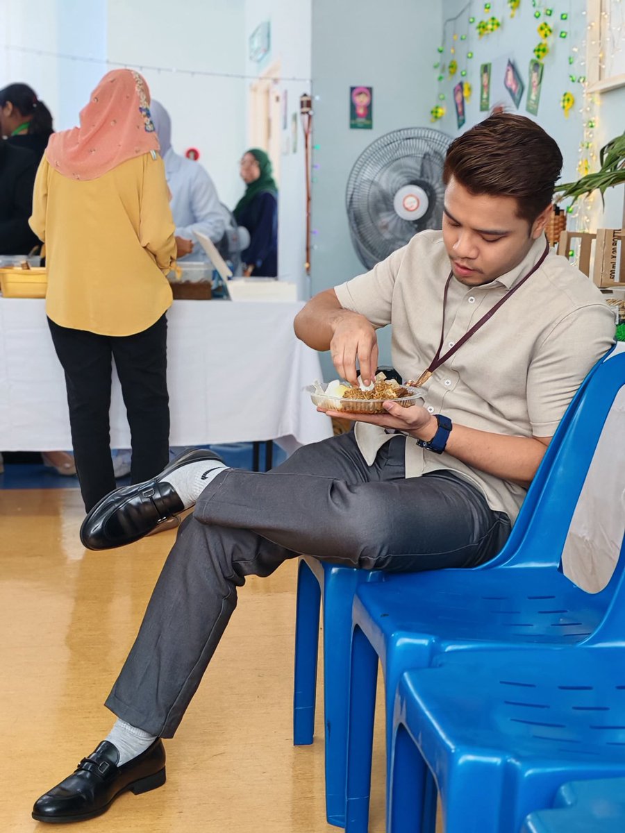 azwan tweet media