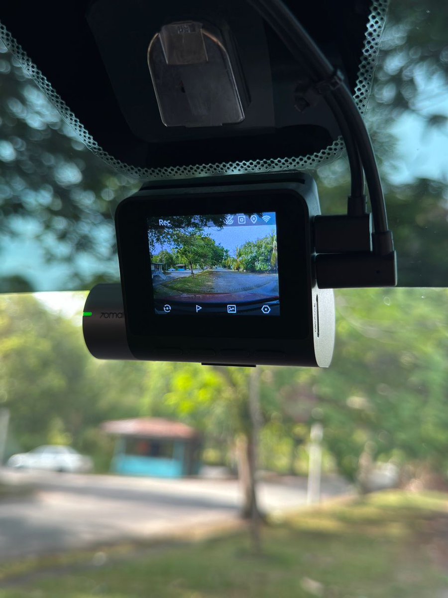 zalyazahari's tweet photo. Ni lah antara accessories kereta wajib ada. I pakai since beli kereta i 2021 lagi. Masih elok &amp; quality video nice 🫶 i paling suka apps dia takde ads senang download video2 and setting semua dalam phone je

https://t.co/fP3Yf62sND https://t.co/8s2aa1gi64