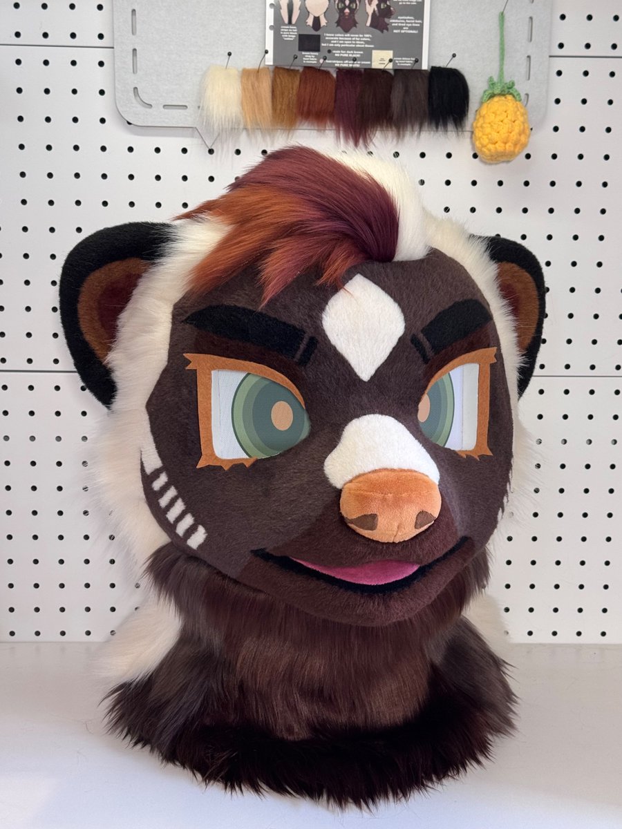 ✅Done!🤎💚
Commissioned by <a href="/purrrkie/">purrker.bsky.social</a> 

#fursuit #furry #fursuitmaker