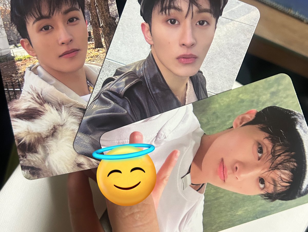 나도 드디어 아들 앨범을 구경할 수 있게 되었음
트릴로지는 포카를 또 따로 주는구나