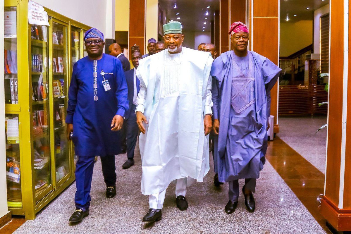voiceofnigeria's tweet photo. Minister of Finance, Wale Edun, has reaffirmed the Nigerian Government’s dedication to food security, calling for a more agile, resilient agricultural strategy aligned with the post-Malabo agenda.
#FarmToMarket #AgriExports #ASWG #TinubuAdministration https://t.co/ivnNlo0r4A