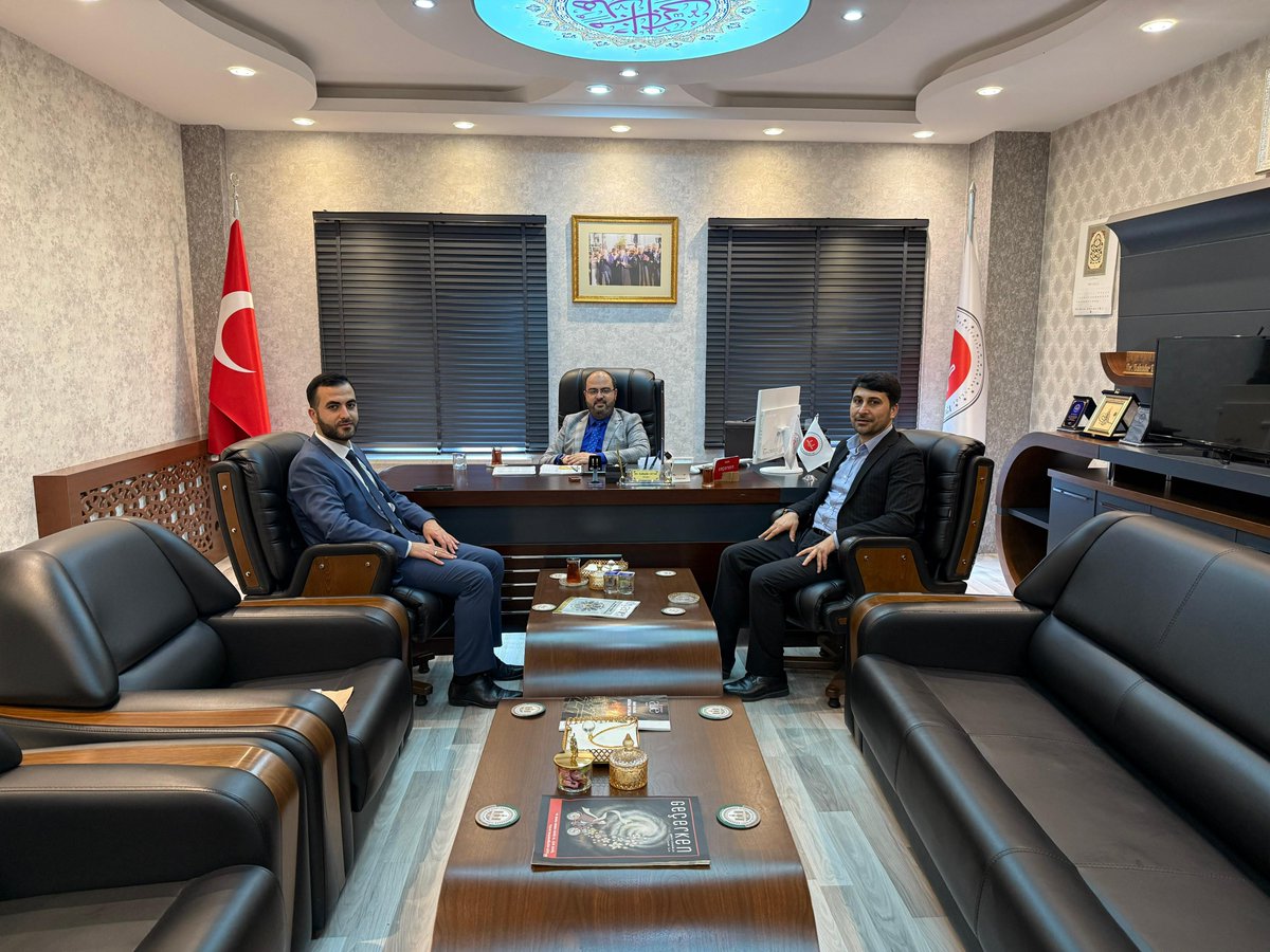 diihtisas's tweet photo. 2025 Yılı Yüksek İhtisas Eğitimi Kursiyer Seçimi sınavı için merkezimizde bulunan Merkez Eğitim Görevlisi Mehmet Cevat Tören, Müdürümüz Dr. Bahadır OPUS'u makamında ziyaret etti. Ziyarette Müdür Yardımcısı Mehmet DENİZ de yer aldı. https://t.co/7ra7DicqJP