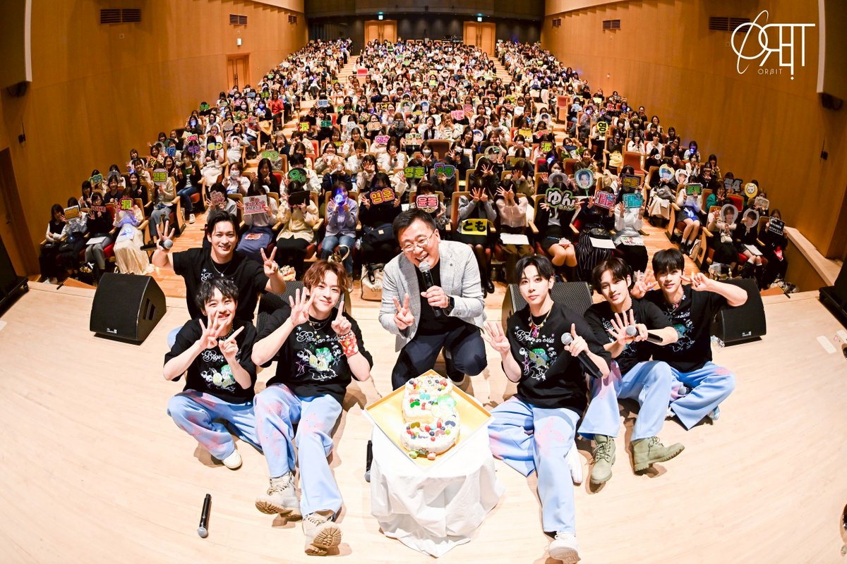 orbit5_ofcl's tweet photo. ORβITファンイベント「EαRTHバースデーパーティ」ありがとうございました！
来てくださったEαRTHをはじめ、すべてのEαRTHの皆さま、いつも本当にありがとうございます！
EαRTH5周年をお祝いできて幸せでした！

そして今回、古家さんが久しぶりにMCを務めてくださいました！
またご一緒することができて、本当にうれしかったです。
これからも、もっともっと成長した姿をお見せできるように頑張ります！

EαRTHの皆さん！
これからも一緒にたくさん幸せな思い出を作っていきましょう！

#ORβIT #EαRTH
#EαRTH_5th_Anniversary
