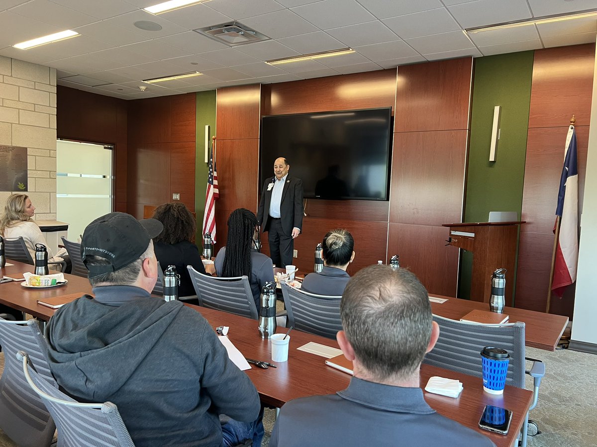 President Juan Fresquez provides a hospital update to Leadership Mansfield Class 15.