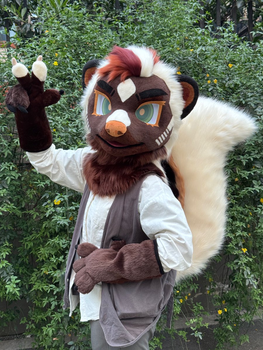 hi( ´ ▽ ` )ノ

#furry #fursuit