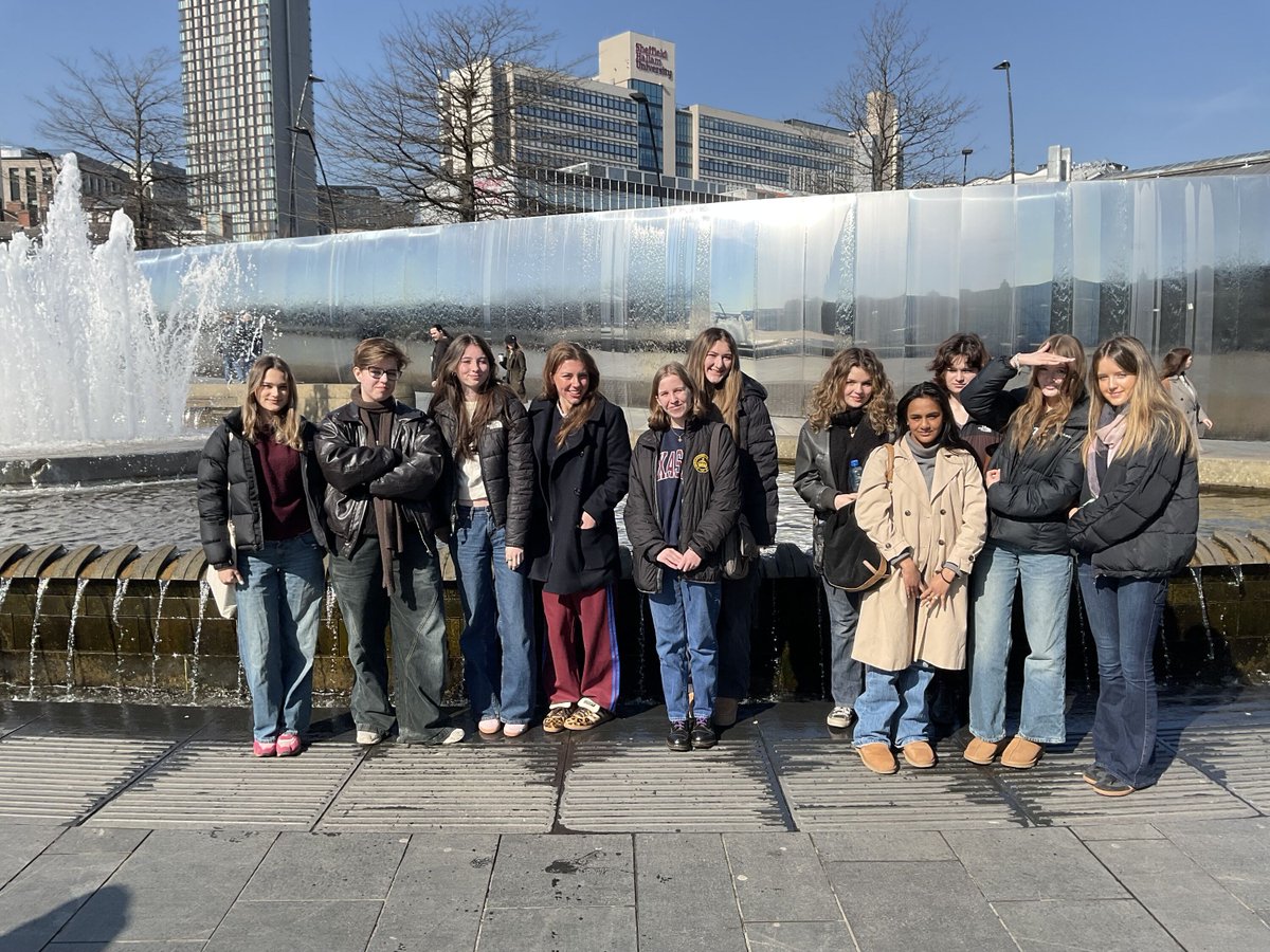 Q6thForm tweet media