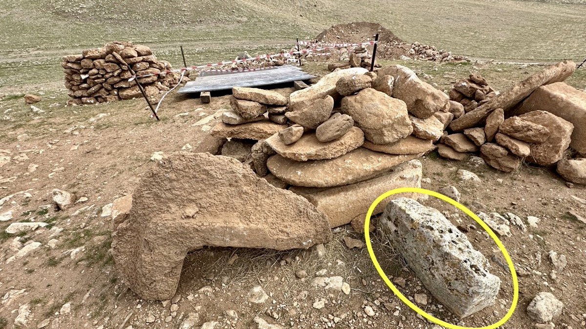 BrightInsight6's tweet photo. Wtf is happening to 12,000yr Ancient sites in Turkey??

WHO DIGS A DOZEN 20FT DEEP HOLES INTO A FIELD OF UNEXCAVATED ANCIENT RUINS??

📍Notice tops of buried T-Pillars next to these holes. This is archaeological malpractice &amp; negligence

But why? Follow the $$$

🎥 @WWolfProd 🔥 https://t.co/uE0p8mqlS0