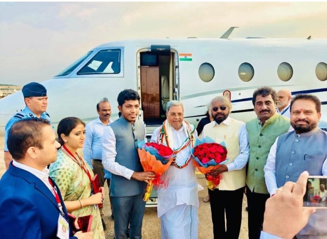 Rajashekhar B Patil (@mlarbpatil) on Twitter photo ಬೆಂಗಳೂರು-ಬೀದರ ವಿಮಾನಯಾನ ಸೇವೆಯ ಪುನರಾರಂಭ ಹಾಗೂ ಬೀದರ ಜಿಲ್ಲೆಯಲ್ಲಿ ಐತಿಹಾಸಿಕ ರೂ. 2025 ಕೋಟಿ ಮೌಲ್ಯದ ವಿವಿಧ ಅಭಿವೃದ್ಧಿ ಯೋಜನೆ/ಕಾಮಗಾರಿಗಳ ಉದ್ಘಾಟನೆ ಮತ್ತು ಶಂಕುಸ್ಥಾಪನೆ ಸಮಾರಂಭಕ್ಕೆ ಬೀದರ ಜಿಲ್ಲೆಗೆ ಆಗಮಿಸಿದ ಮುಖ್ಯಮಂತ್ರಿ ಶ್ರೀ <a href="/siddaramaiah/">Siddaramaiah</a> ಅವರನ್ನು ಬೀದರ ವಿಮಾನ ನಿಲ್ದಾಣದಲ್ಲಿ ಸ್ವಾಗತಕೋರಲಾಯಿತು. ಬೆಂಗಳೂರು-ಬೀದರ ವಿಮಾನಯಾನ ಸೇವೆಯ ಪುನರಾರಂಭ ಹಾಗೂ ಬೀದರ ಜಿಲ್ಲೆಯಲ್ಲಿ ಐತಿಹಾಸಿಕ ರೂ. 2025 ಕೋಟಿ ಮೌಲ್ಯದ ವಿವಿಧ ಅಭಿವೃದ್ಧಿ ಯೋಜನೆ/ಕಾಮಗಾರಿಗಳ ಉದ್ಘಾಟನೆ ಮತ್ತು ಶಂಕುಸ್ಥಾಪನೆ ಸಮಾರಂಭಕ್ಕೆ ಬೀದರ ಜಿಲ್ಲೆಗೆ ಆಗಮಿಸಿದ ಮುಖ್ಯಮಂತ್ರಿ ಶ್ರೀ <a href="/siddaramaiah/">Siddaramaiah</a> ಅವರನ್ನು ಬೀದರ ವಿಮಾನ ನಿಲ್ದಾಣದಲ್ಲಿ ಸ್ವಾಗತಕೋರಲಾಯಿತು.