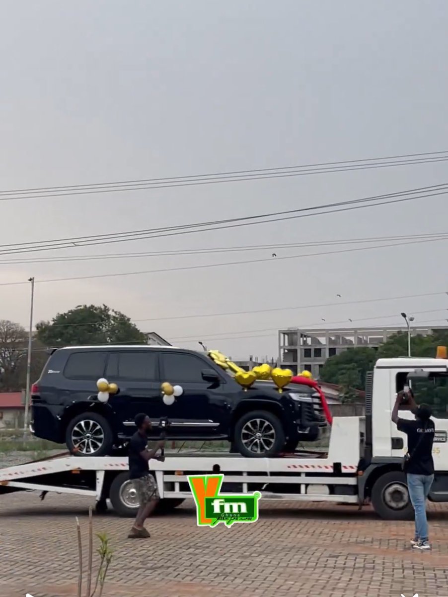 ewatchgh's tweet image. Dancegod Llyod surprised with a brand new car.