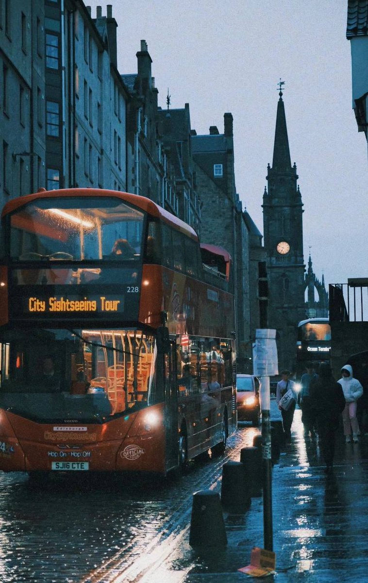 After the rain, the gloomy sky is overcast 🌧️🌧️