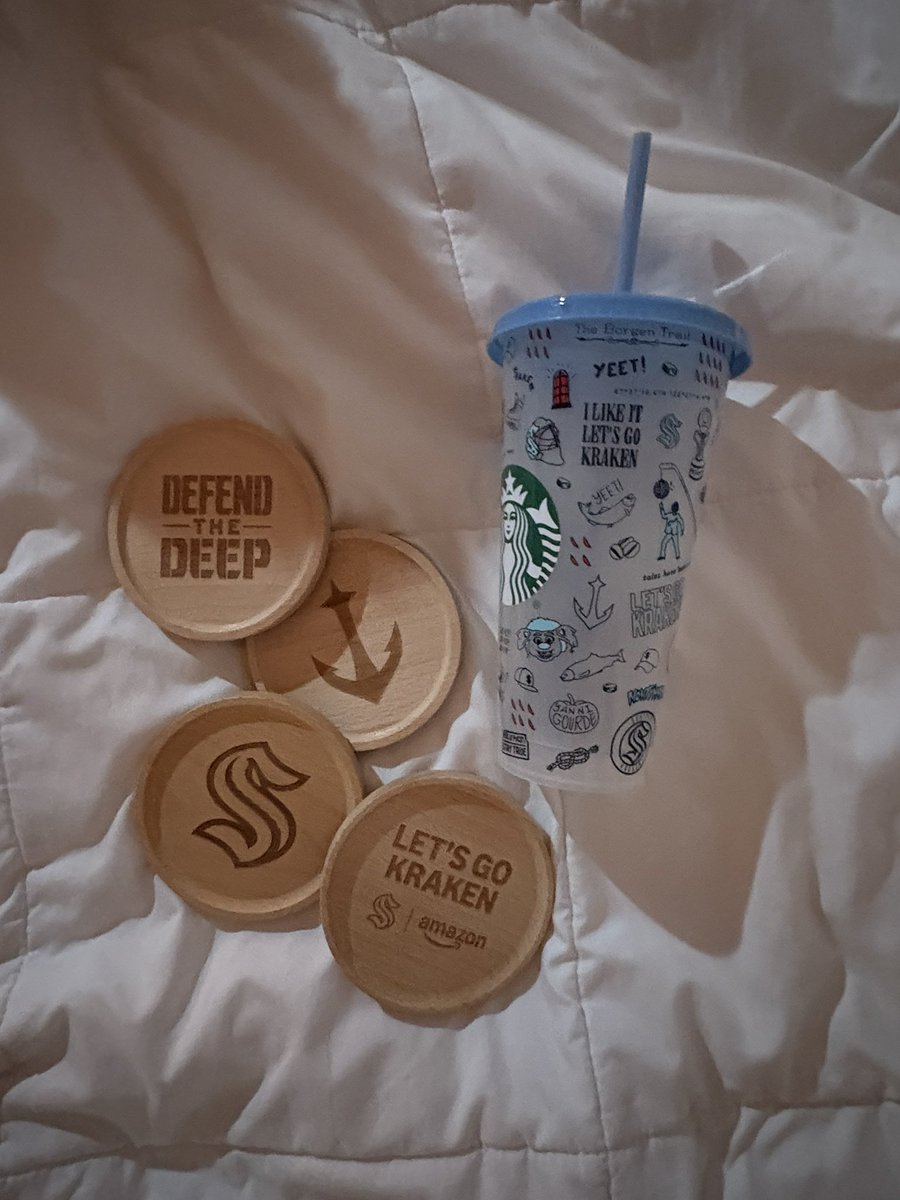 wanted to celebrate the end of the kraken season by doing a giveaway for the seattle kraken cup &amp; coaster set  —

＊ rt to enter; must be following or have open dms! 
＊shipping worldwide 
＊must be willing to send me an address to ship to &amp; if under 18, parental permission!