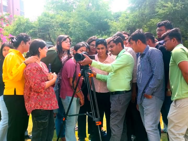 cameraashraf's tweet photo. Advanced camera techniques workshop held at South Asian University.
#Advance
#cameratechniques https://t.co/ZbBUAmb2Ta