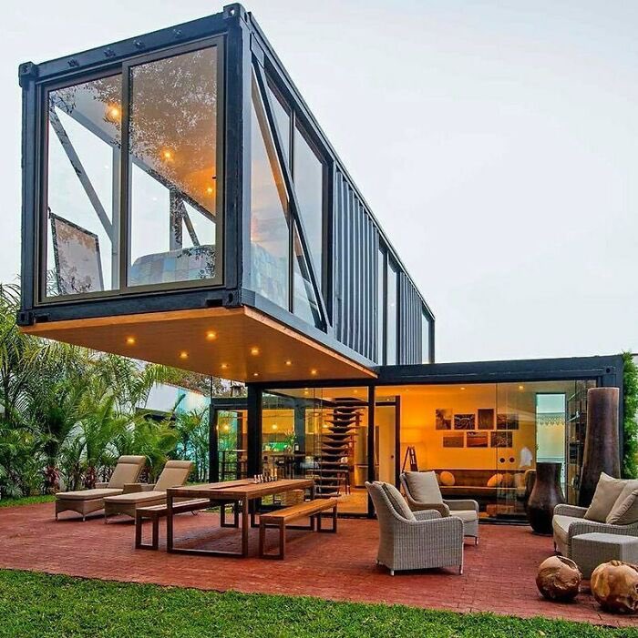 CrateCraftHQ's tweet photo. Think container homes are cookie-cutter? Think again.

🛏️ 1 bedroom getaway or 4 bedroom family home
🏡 Rooftop decks, container pools, walk-in closets
🧱 Stack them. Rotate them. Open them up.

Containers aren’t the limit — they’re the canvas.

#CrateCraft #ContainerDesign #PrefabFreedom #ModularLiving #ArchitectureWithoutLimits